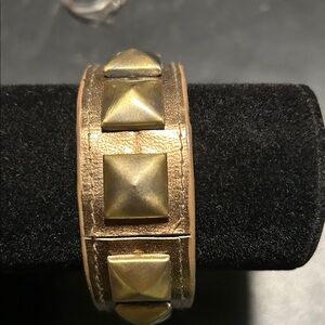 Women’s Vintage Gold-Tone Studded Lightweight Bangle Bracelet